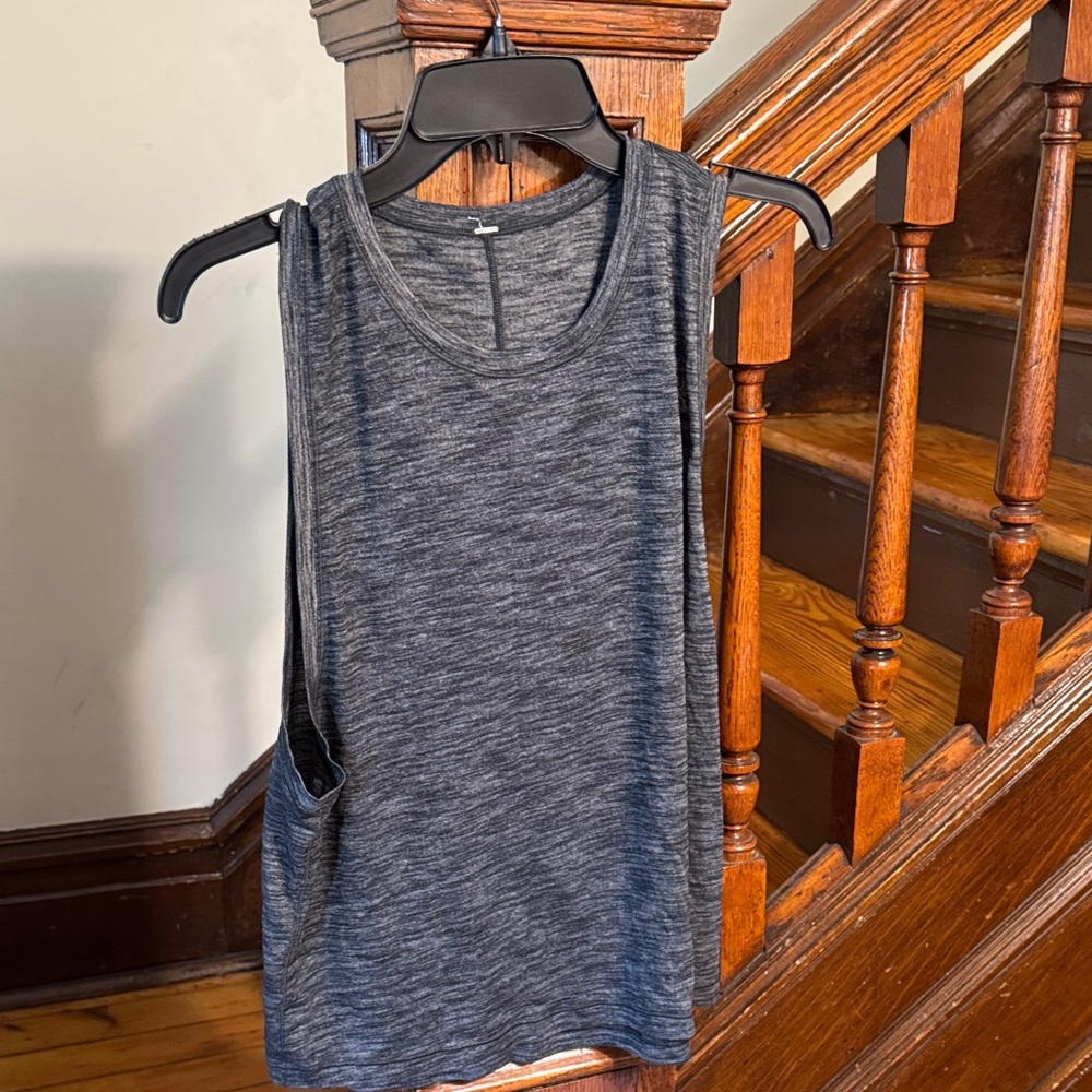 Lululemon tank 10